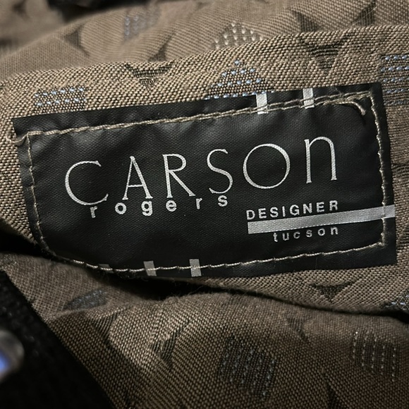 💚Carson Rogers
Design❤️ backpack convertible. Carogi - Picture 7 of 8